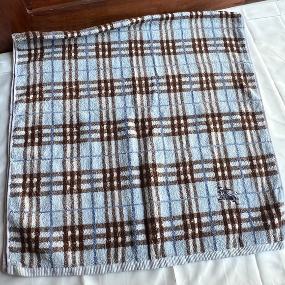 Burberry Bath Beach Towel Unused RARE Unisex - Picture 1 of 9